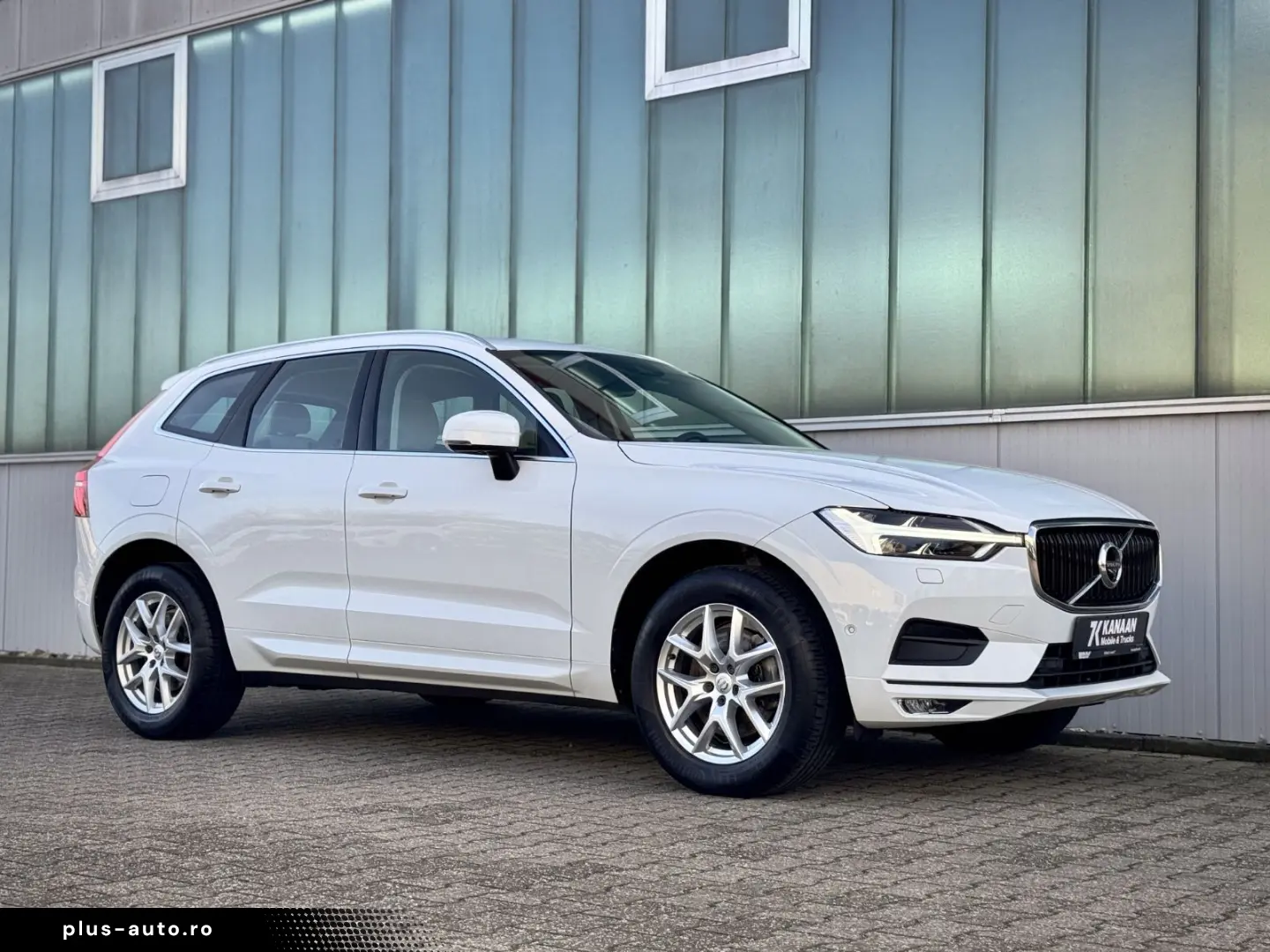 VOLVO XC60 2.0B5 B AWD Momentum Pro  ASSIST AHK LED