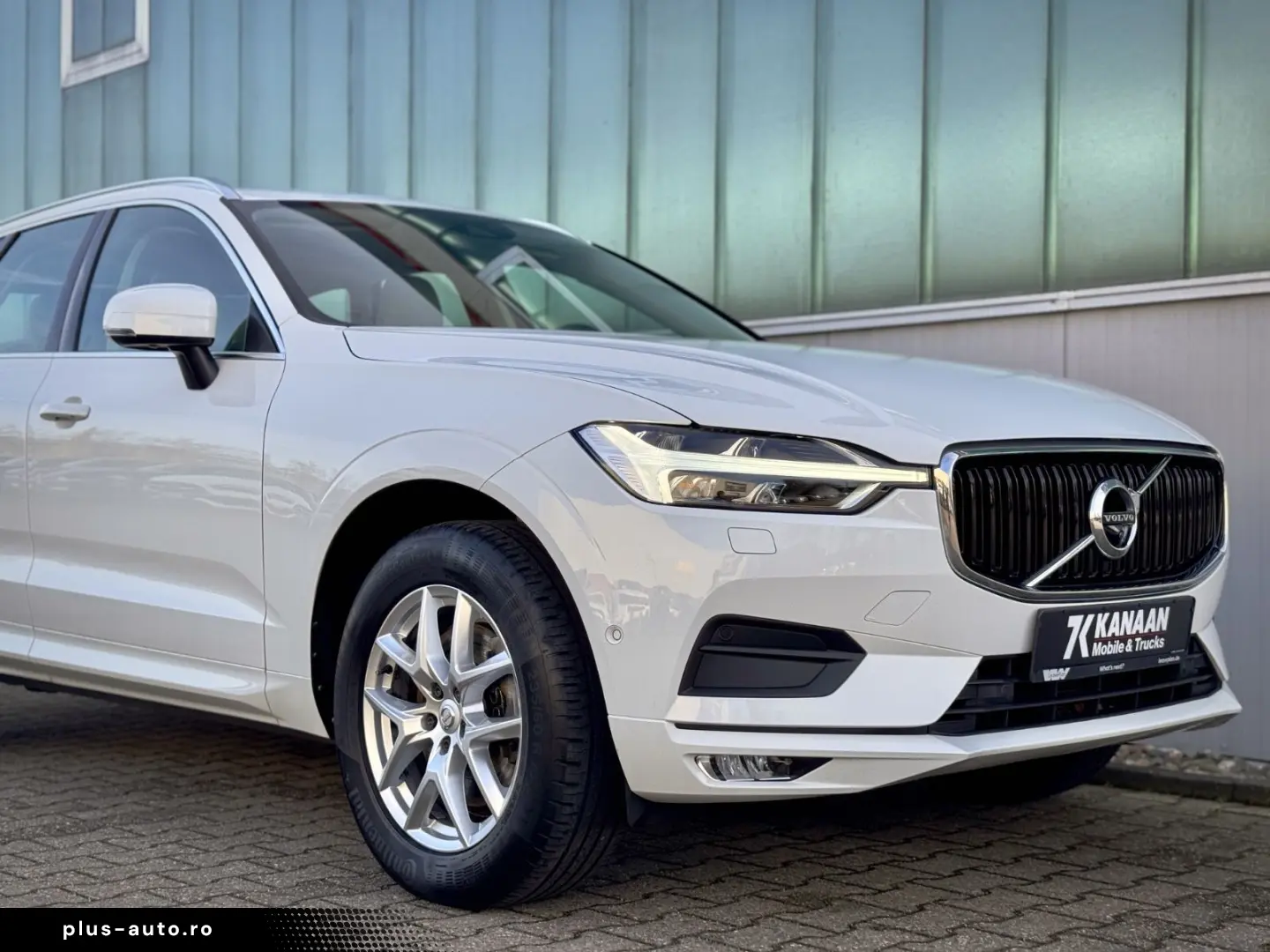 VOLVO XC60 2.0B5 B AWD Momentum Pro  ASSIST AHK LED