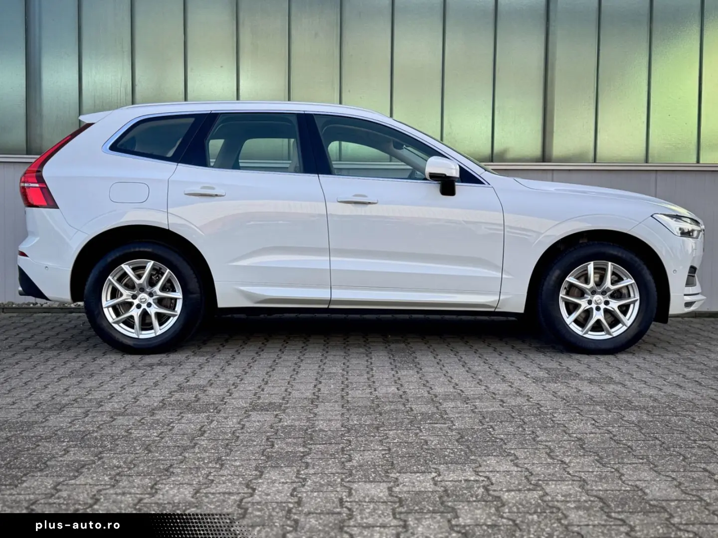 VOLVO XC60 2.0B5 B AWD Momentum Pro  ASSIST AHK LED