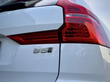 VOLVO XC60 2.0B5 B AWD Momentum Pro  ASSIST AHK LED