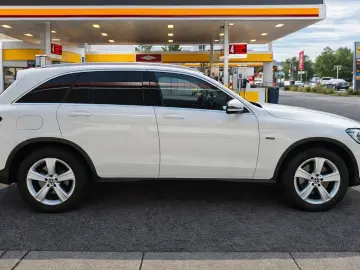 MERCEDES-BENZ GLC 300e 4Matic Kamera Business Sound