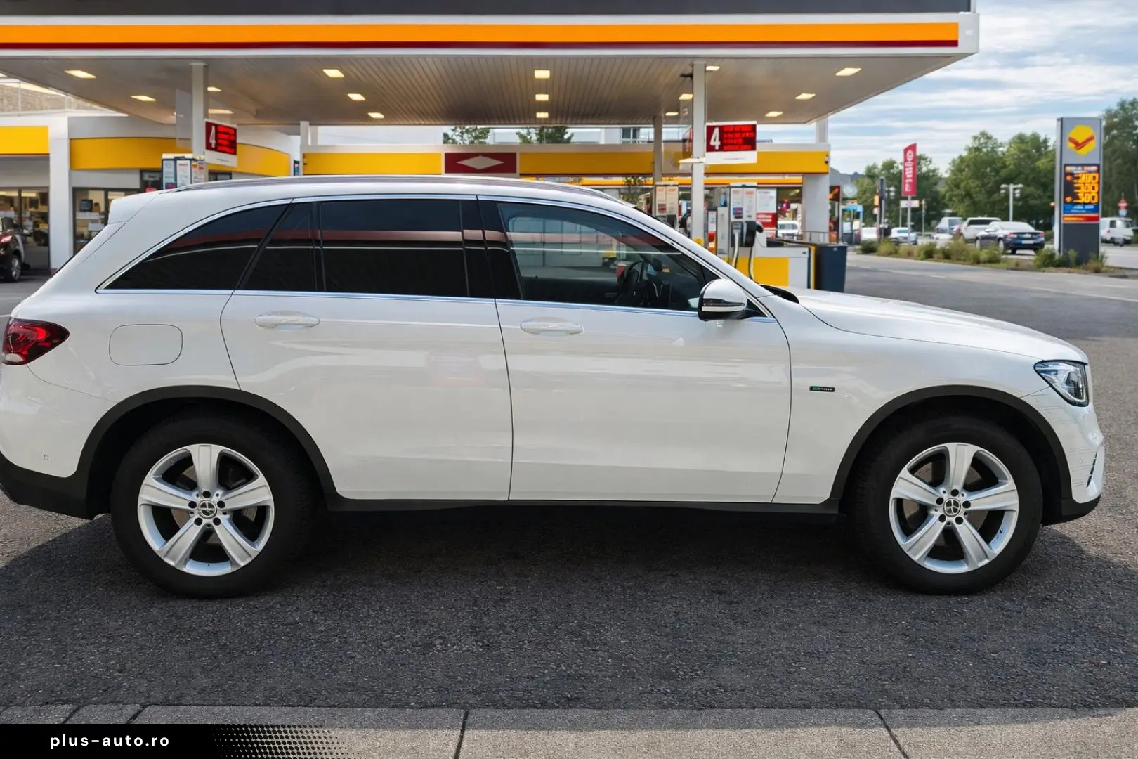 MERCEDES-BENZ GLC 300e 4Matic Kamera Business Sound