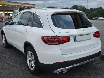 MERCEDES-BENZ GLC 300e 4Matic Kamera Business Sound