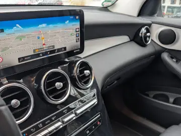 MERCEDES-BENZ GLC 300e 4Matic Kamera Business Sound