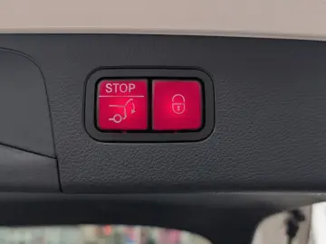 MERCEDES-BENZ GLC 300e 4Matic Kamera Business Sound