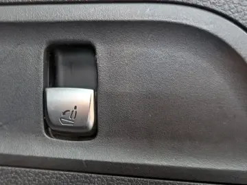 MERCEDES-BENZ GLC 300e 4Matic Kamera Business Sound