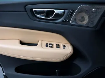 VOLVO XC60 T6 AWD Inscript. ACC 360  B&W HUD 4xSHZ SBL