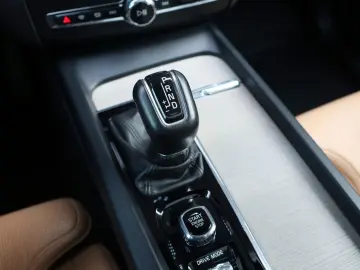 VOLVO XC60 T6 AWD Inscript. ACC 360  B&W HUD 4xSHZ SBL