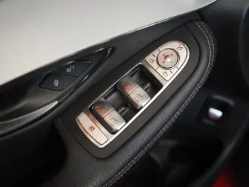 MERCEDES-BENZ GLC 300 EQ 4Matic Exlusive LED Standheiz