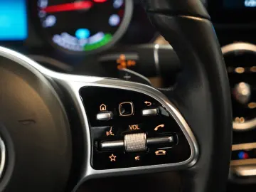 MERCEDES-BENZ GLC 300 EQ 4Matic Exlusive LED Standheiz