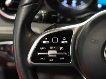 MERCEDES-BENZ GLC 300 EQ 4Matic Exlusive LED Standheiz