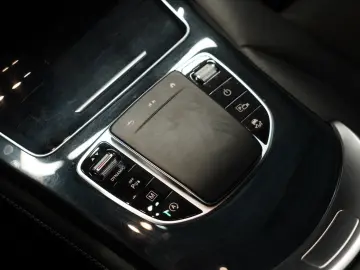 MERCEDES-BENZ GLC 300 EQ 4Matic Exlusive LED Standheiz