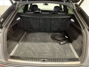 AUDI Q8 S-LINE QUATTRO 55TFSIe 380PS.MATRIX.NAVI.AHK.