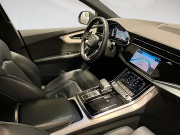AUDI Q8 S-LINE QUATTRO 55TFSIe 380PS.MATRIX.NAVI.AHK.