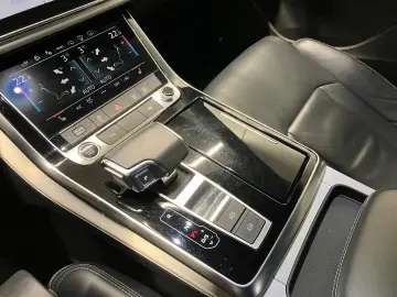 AUDI Q8 S-LINE QUATTRO 55TFSIe 380PS.MATRIX.NAVI.AHK.