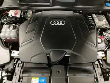 AUDI Q8 S-LINE QUATTRO 55TFSIe 380PS.MATRIX.NAVI.AHK.