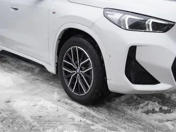 BMW X1 sDrive20d M Sport Glasdach AHK HarmanKardon S