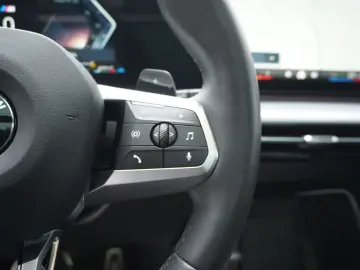 BMW X1 sDrive20d M Sport Glasdach AHK HarmanKardon S