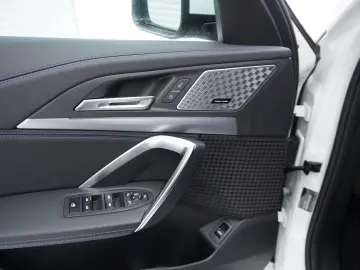 BMW X1 sDrive20d M Sport Glasdach AHK HarmanKardon S