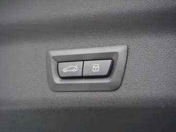 BMW X1 sDrive20d M Sport Glasdach AHK HarmanKardon S