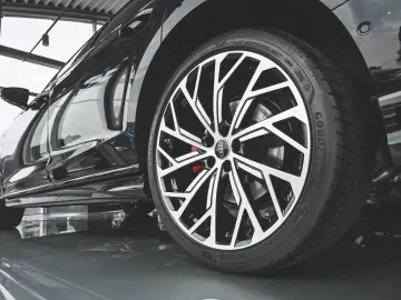 AUDI A8 50 TDI S line Matrix Pano AHK B&O