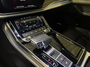 AUDI Q8 50 TDI quattro S-LINE AHK STANDHEIZ.