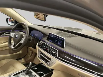 BMW 745 e Executive 394hp Pano Head-Up