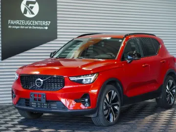 VOLVO XC40 B5 AWD Plus Dark 360 KAMERA H&K CARPLAY