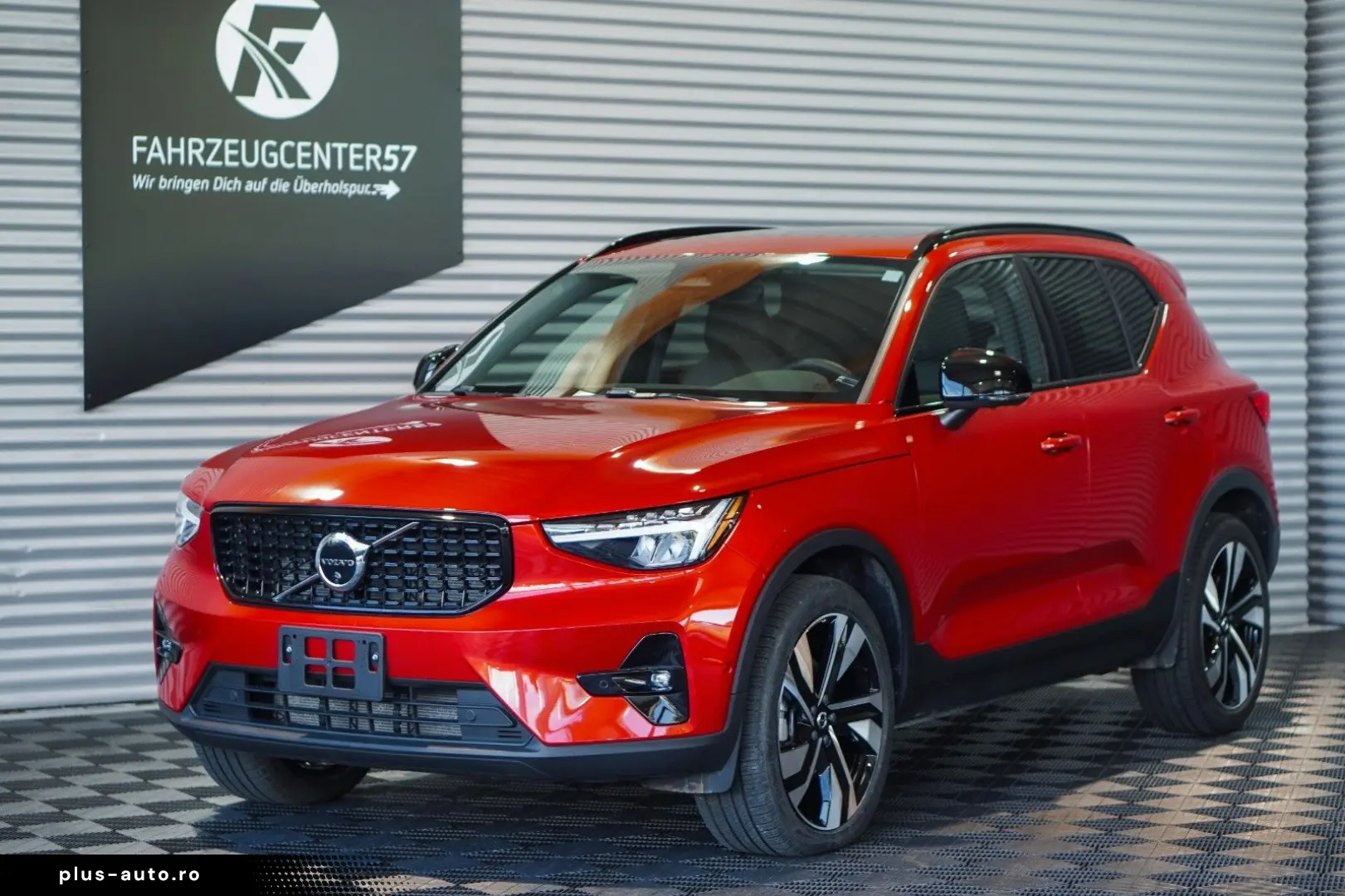 VOLVO XC40 B5 AWD Plus Dark 360 KAMERA H&K CARPLAY