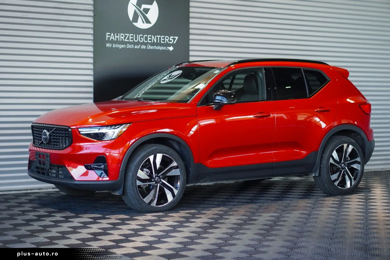 VOLVO XC40 B5 AWD Plus Dark 360 KAMERA H&K CARPLAY