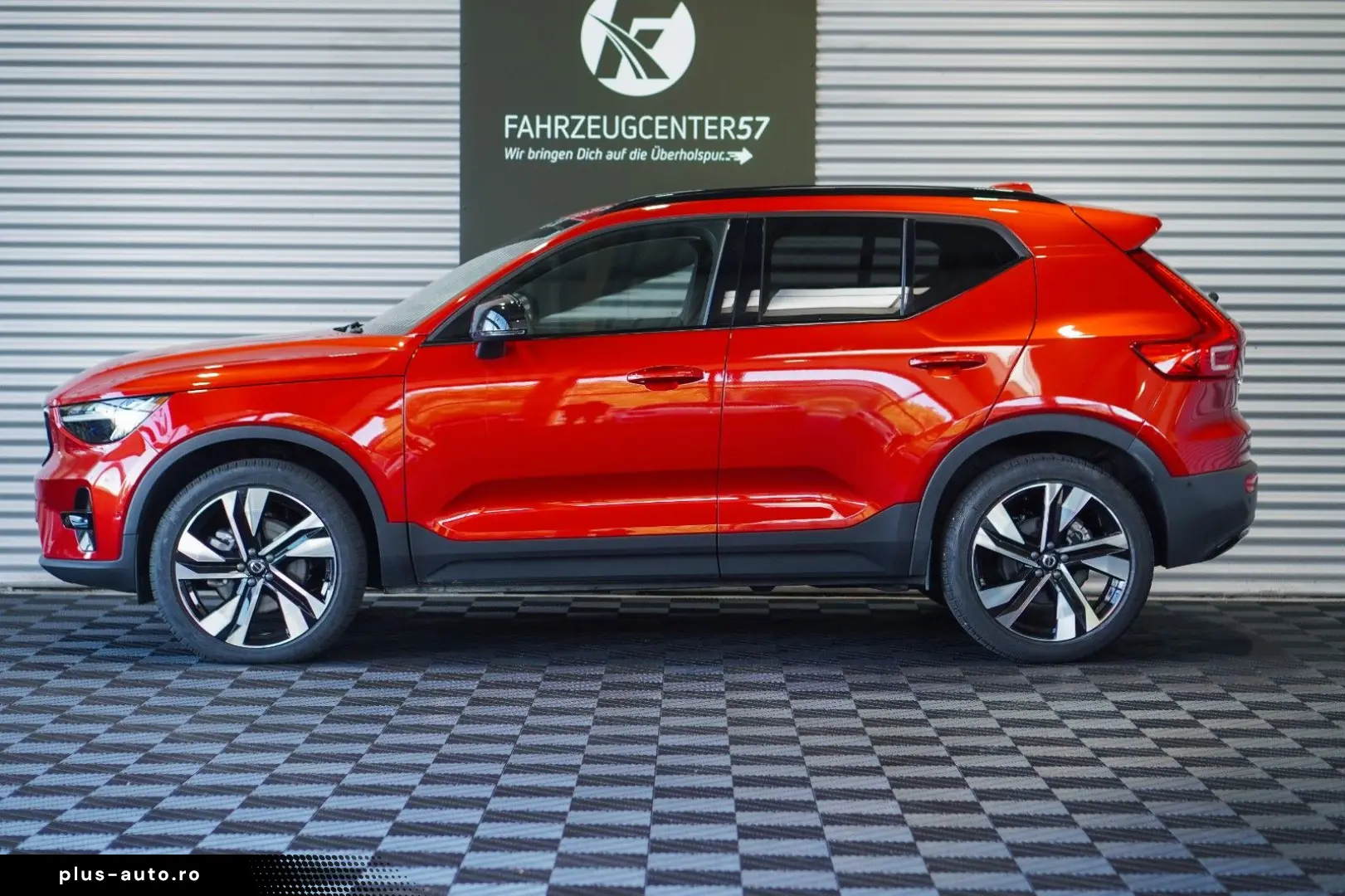 VOLVO XC40 B5 AWD Plus Dark 360 KAMERA H&K CARPLAY