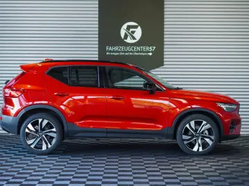 VOLVO XC40 B5 AWD Plus Dark 360 KAMERA H&K CARPLAY