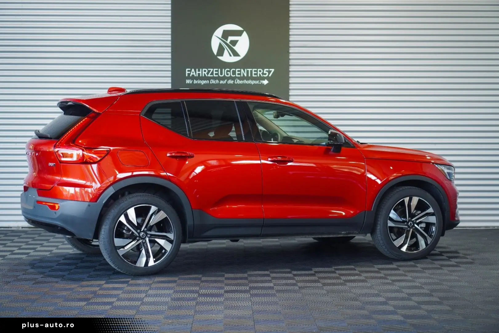 VOLVO XC40 B5 AWD Plus Dark 360 KAMERA H&K CARPLAY