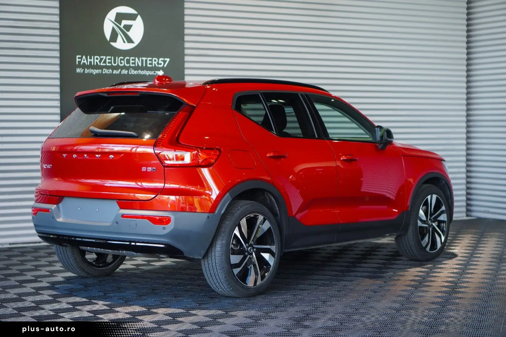 VOLVO XC40 B5 AWD Plus Dark 360 KAMERA H&K CARPLAY