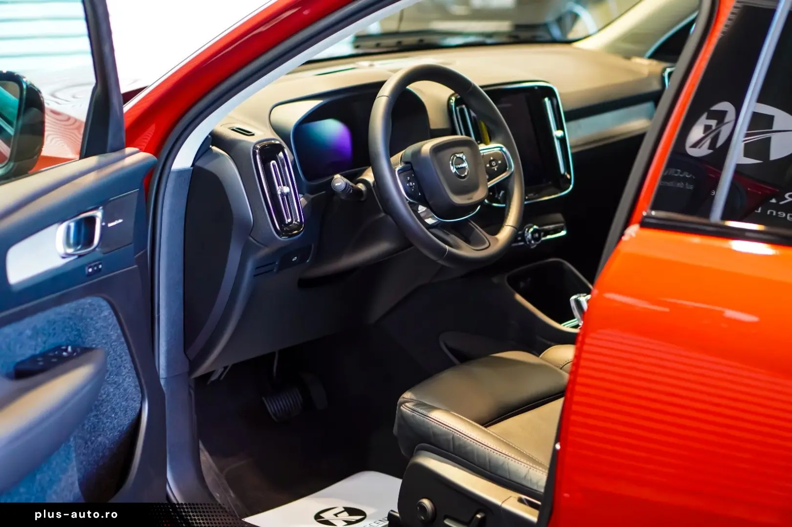 VOLVO XC40 B5 AWD Plus Dark 360 KAMERA H&K CARPLAY