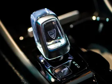 VOLVO XC40 B5 AWD Plus Dark 360 KAMERA H&K CARPLAY