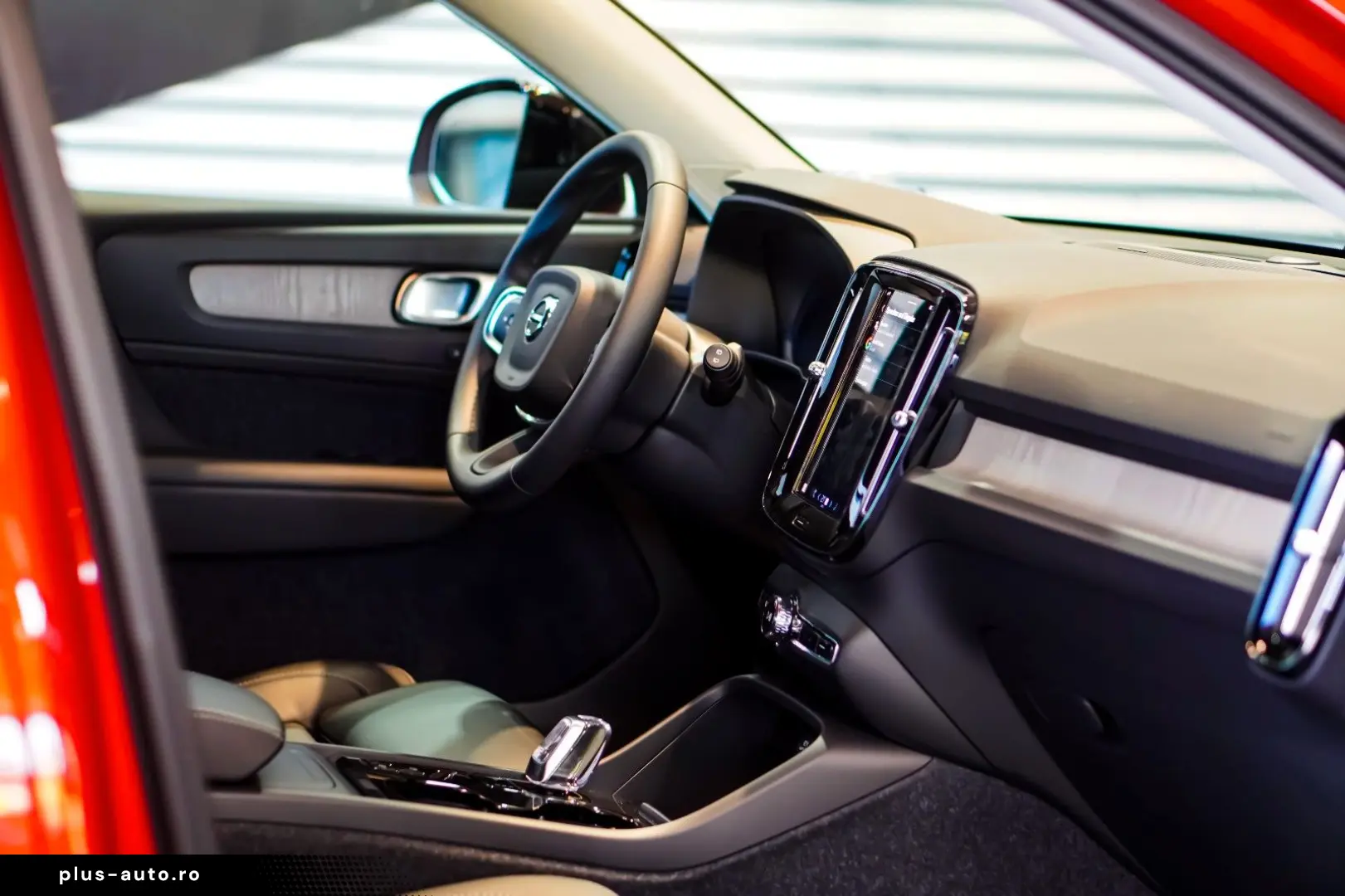 VOLVO XC40 B5 AWD Plus Dark 360 KAMERA H&K CARPLAY