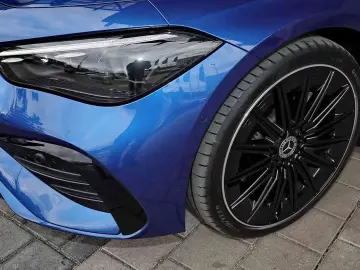 MERCEDES-BENZ CLE 300 4M Cabrio AMG DISTRONIC TOTWINKEL 360