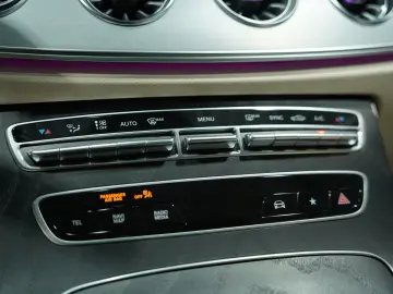 MERCEDES-BENZ E 200 Coupé 4M AMG Line 1H  Pano LUFT &hellip;