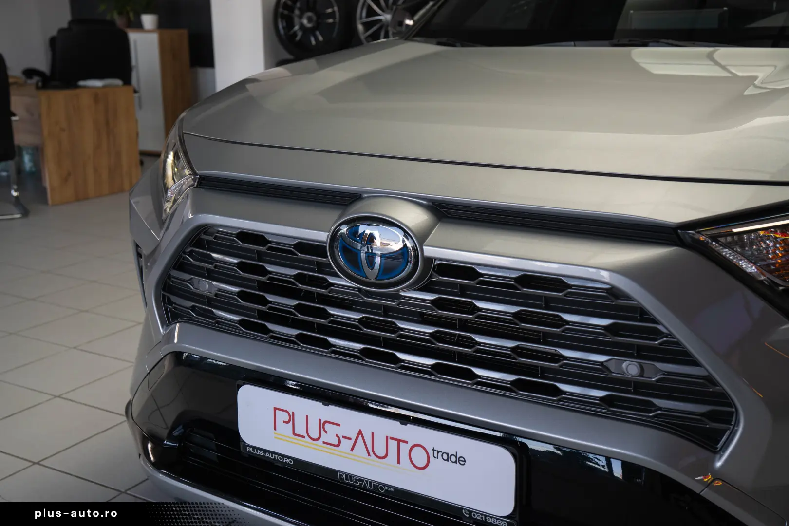 Totota RAV 4 Hibrid  4x4  LED