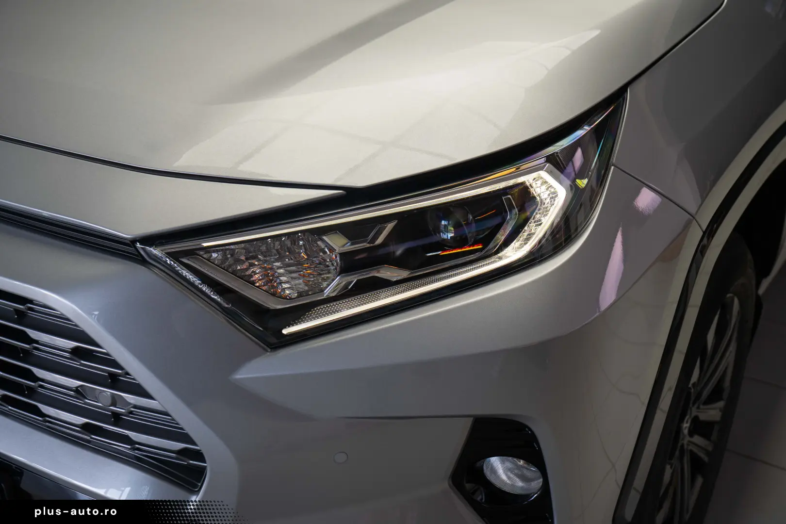 Totota RAV 4 Hibrid  4x4  LED