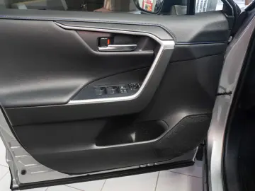 Totota RAV 4 Hibrid  4x4  LED