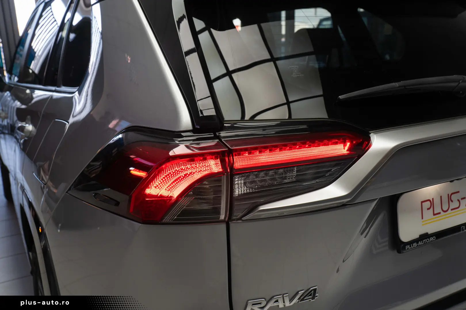 Totota RAV 4 Hibrid  4x4  LED