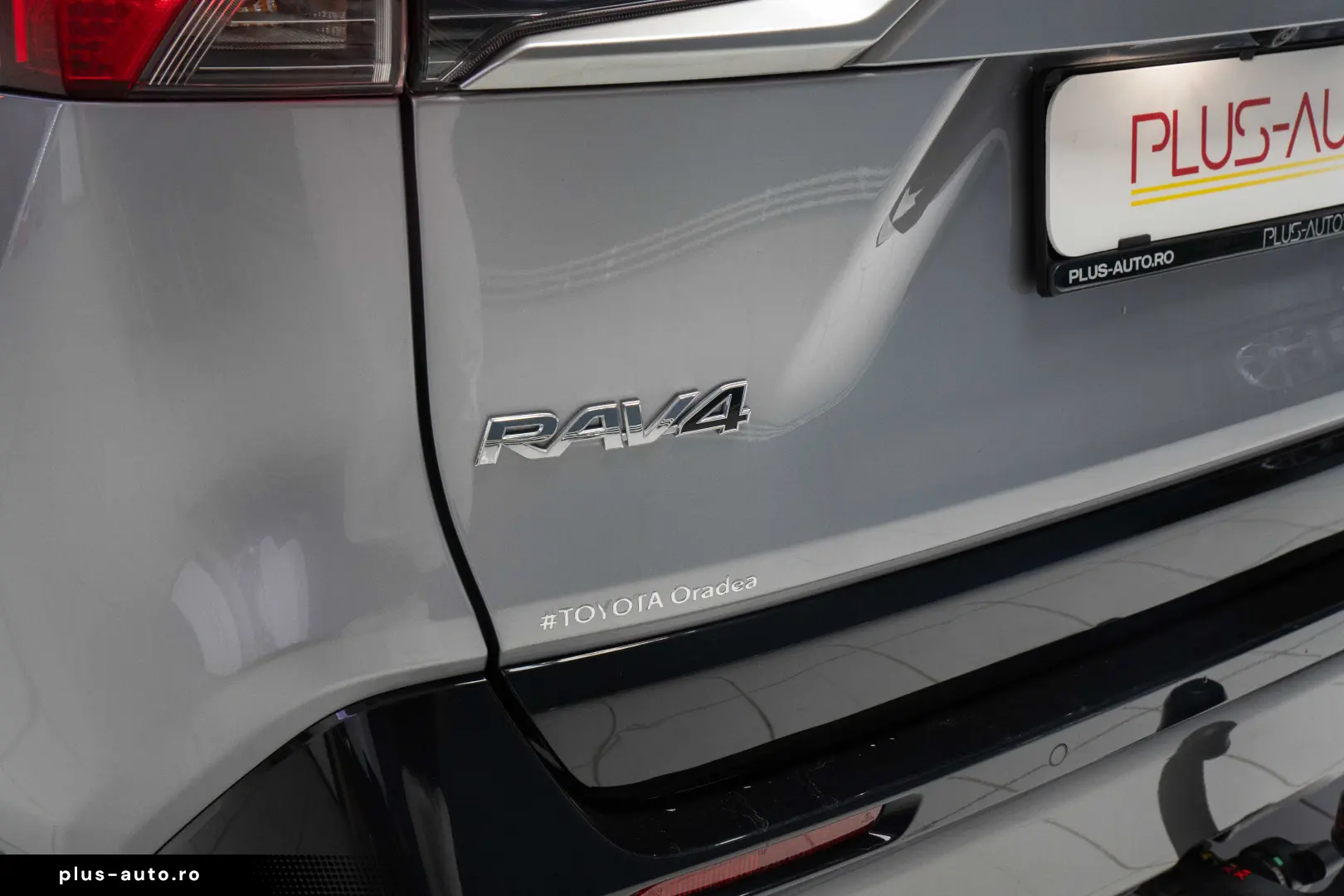 Totota RAV 4 Hibrid  4x4  LED