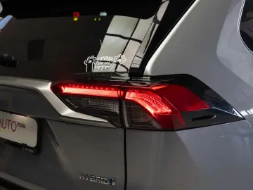 Totota RAV 4 Hibrid  4x4  LED
