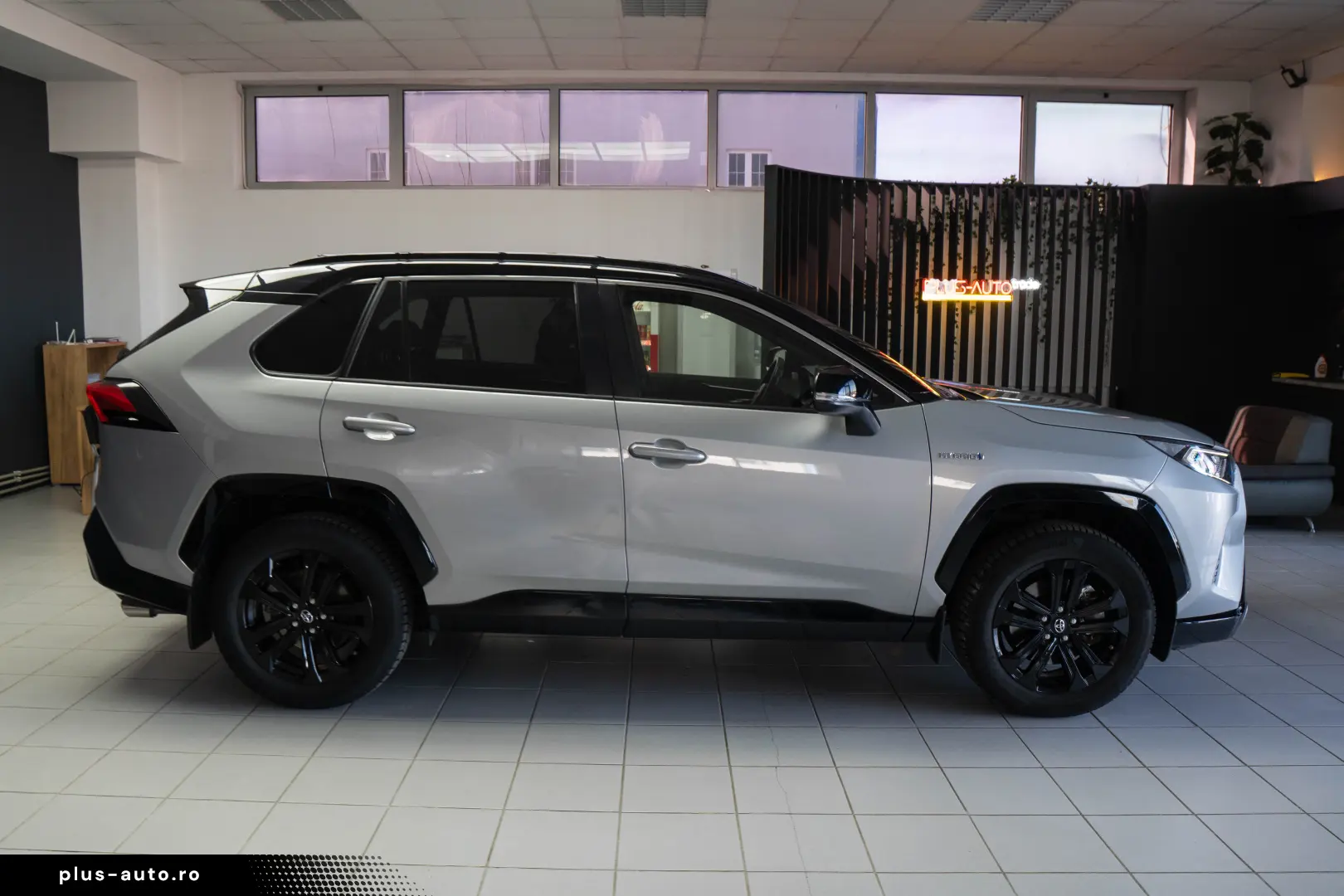 Totota RAV 4 Hibrid  4x4  LED