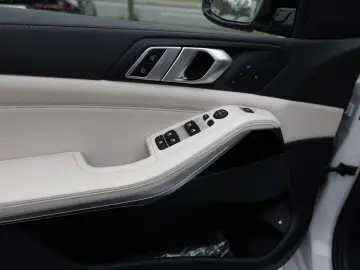 BMW X5 xDrive 45e M-Sport PANO AHK HUD 360  LASER