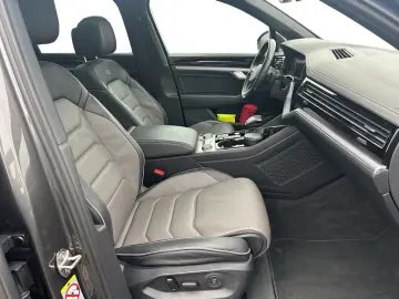 VW Touareg 3.0 V6 TDI Tiptronic 4Motion R-Line AHK