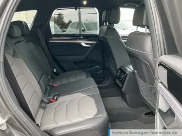 VW Touareg V6 3.0 TSI DSG 4M R-Line Navi LED STHZG
