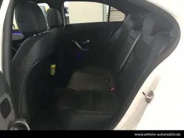 MERCEDES-BENZ A 180 Limousine AMG Line Night Kamera &hellip;